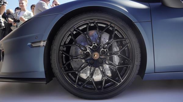 Lamborghini Temerario wheel and tire detail